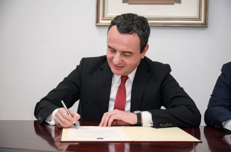 Kurti në “Ditën e Forcës”: Ka dyfishim të ushtarëve dhe shumëfishim të armatimit e municionit