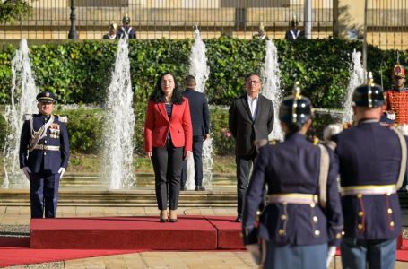 ​Osmani pritet me nderime të larta ushtarake në Pallatin Presidencial në Kolumbi