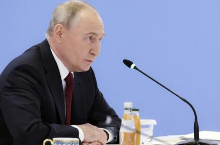 Rusia prodhon 10 herë më shumë raketa se NATO-ja, thotë Putini