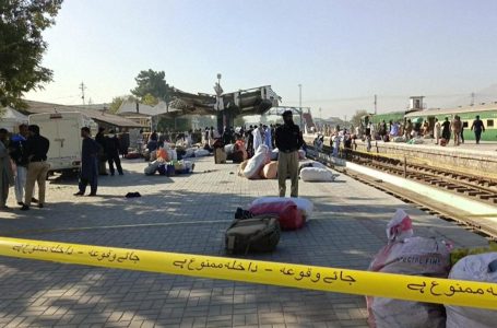 Shpërthimi i bombës në hekurudhë në Pakistan ka vrarë të paktën 25 persona