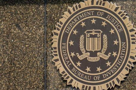 Tekste fyese, raciste tani po u dërgohen nxënësve të shkollave të mesme, latinëve dhe komunitetit LGBTQ, thotë FBI