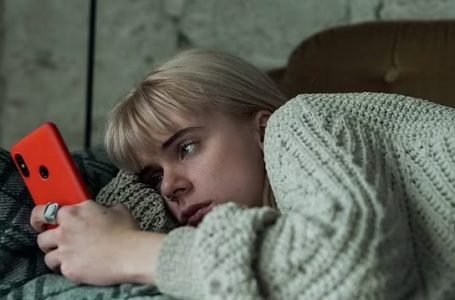 Studimi britanik: Shfletimet negative, përkeqësojnë shëndetin mendor