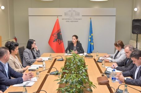 Rregullat e reja për sezonin veror 2025, Kumbaro: Prioritet plazhet publike