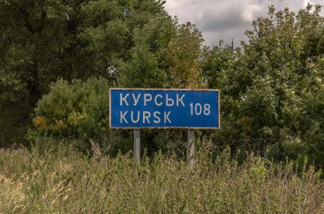 Ukraina: Rusia po mbledh dhjetëra mijëra trupa në Kursk