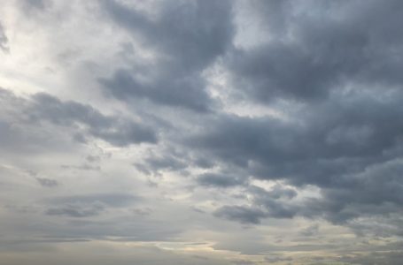 Mot i vranët dhe erë e lehtë deri në mesatare