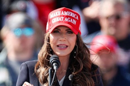 Trump pritet ta zgjedh Kristi Noem si Sekretare të Sigurisë Kombëtare
