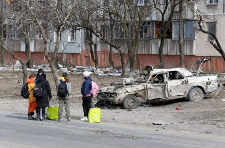 Kushtet e vështira detyrojnë rreth 150,000 persona të zhvendosen sërish në Mariupol