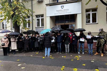 Sindikata e MKRS-së proteston në heshtje kundër dhunës në institucione