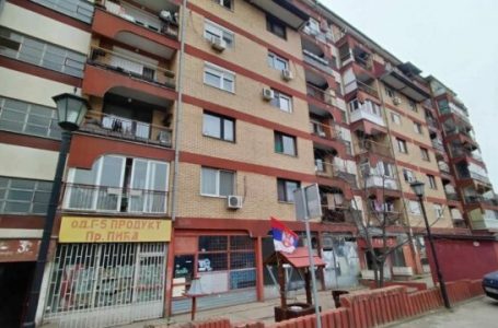 Gjendet armatim në nën kulmin e një ndërtese në Mitrovicën e Veriut