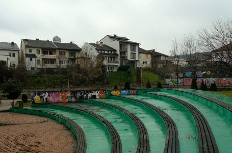 Pastrohet tërësisht parku kulturor “Ali Podrimja”
