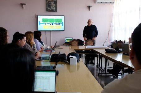 Mësimdhënësit e shkollës “Ukshin Miftari” trajnohen për shfrytëzimin e teknologjisë në mësimdhënie
