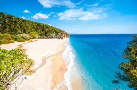 “Travel off Path”: Vlora, qyteti bregdetar i mbushur me brigje mahnitëse dhe vendpushime të qeta