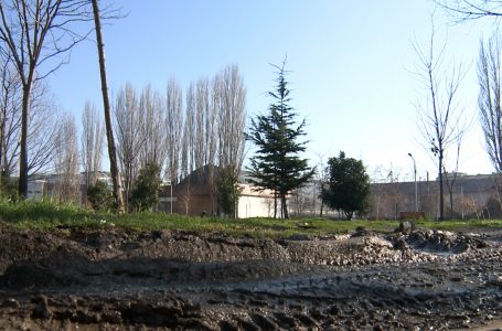 Hapësirat publike në Gjakovë po vazhdojnë të dëmtohen