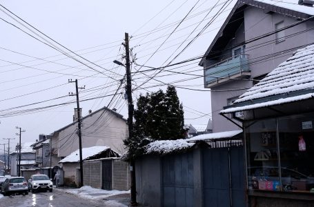 Banorët e rrugës “Dëshmorët e Morinës” ankohen për mungesë të energjisë elektrike