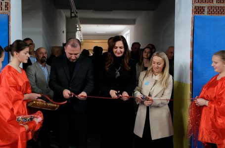 Nxënësit e shkollës “Zekeria Rexha” me sallë të re të edukatës fizike