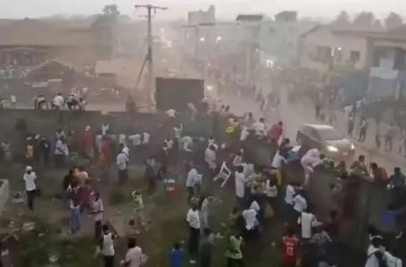 135 persona vdiqën në stampedon në Guine, thotë grupi i të drejtave