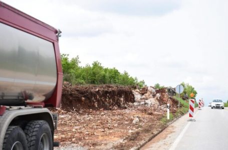 Sot për gjysmë ore mbyllet për qarkullim rruga Dollc – Gjakovë
