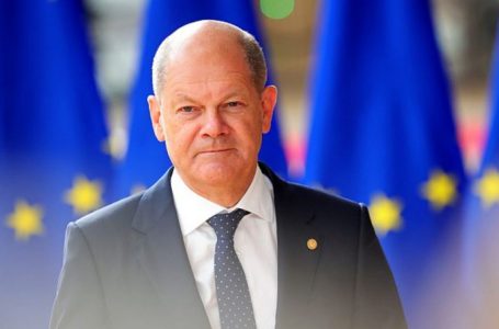 Scholz: Ende herët për të diskutuar vendosjen e trupave paqeruajtëse në Ukrainë