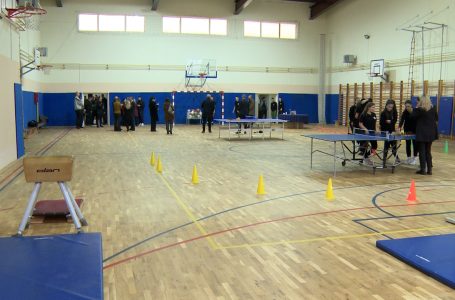 Salla e edukatës fizike në gjimnazin “Hajdar Dushi”, tashmë e renovuar
