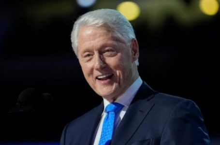 Bill Clinton shtrohet në spital