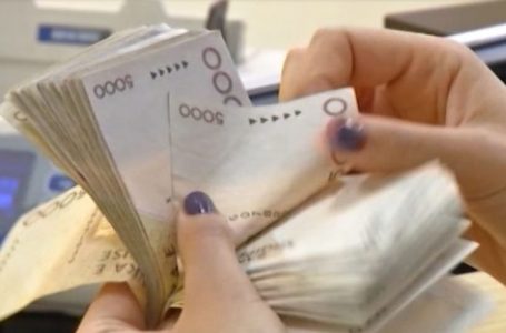 Në Shqipëri nga 2026 pagat e atyre që punojnë në shtet do të rriten aq sa do të shtrenjtohen çmimet