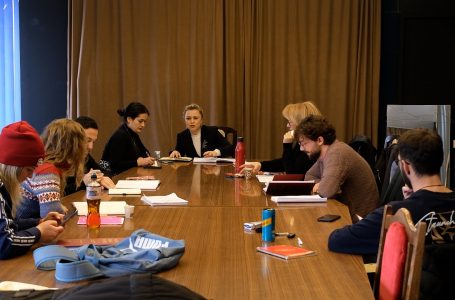Regjisorja Zana Hoxha në fund të shkurtit në Gjakovë do ta vë në skenë shfaqjen “Vojçek”