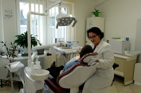 Stomatologët në shkolla, shërbim i nevojshëm për të gjithë nxënësit
