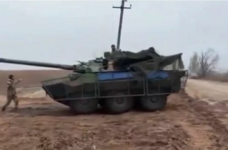 Ukraina prezanton tankun e dhuruar nga Franca