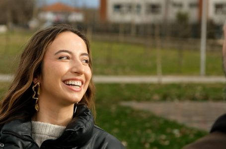 Ylli në ngritje i muzikës në SHBA viziton Gjakovën