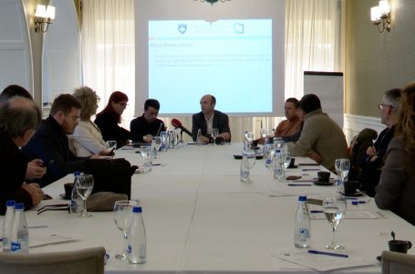 KPM mbajti tryezë konsultative me të licencuarit e KPM-së në Regjionin e Pejës