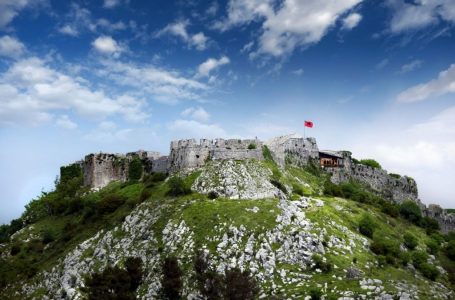 Kalatë e Shkodrës dhe Lezhës me numër rekord vizitorësh
