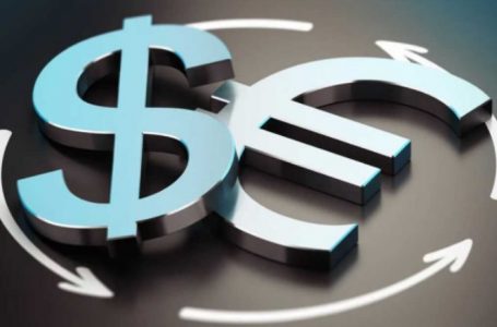 A mund të zbresë euro nën dollarin amerikan në vitin 2025?