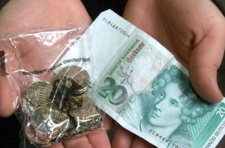 Edhe pas 23 vjetëve të euros, gjermanët ende këmbejnë marka