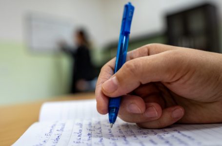 Më mirë vonë se kurrë: 50 vjeçe në klasë të parë