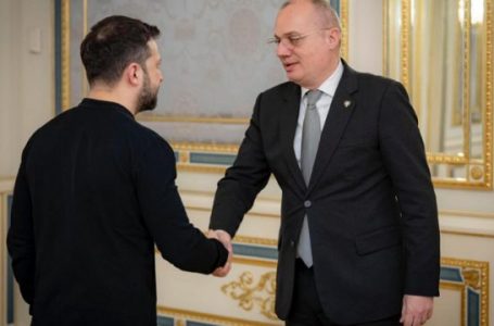 Kryediplomati shqiptar takohet me Zelenskyn në Kiev
