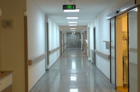 ​Kosovarët vazhdojnë të kërkojnë ilaçin për jetë jashtë institucioneve publike
