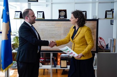 Rinor Gjonbalaj takon ministren Rizvanolli: Kosova rikthehet në garën për fonde të MCC