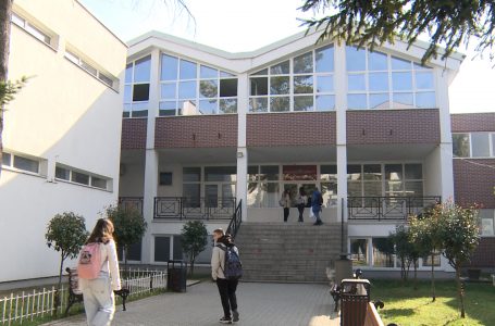 Mësimi nisi me kohë në shkollat që u shfrytëzuan si qendra votimi