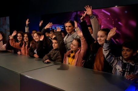 Të vegjlit vizitojnë hapësirat e Top Radios dhe Tv Syrit