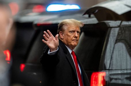 Trump rrit tarifat për importet kanadeze të çelikut dhe aluminit në 50%
