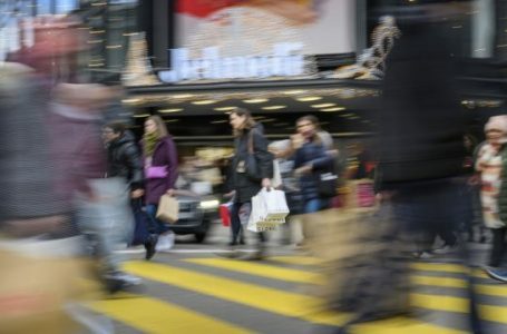 Zvicër: Njerëzit shpenzojnë më pak