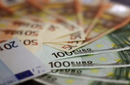 ​Kursime mbi 200 mijë euro, ky është zyrtari publik më pagën më të lartë në Kosovë