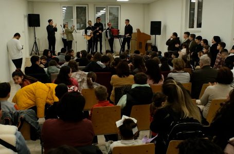 Artistë nga Shkodra shfaqën Karnavalet në Gjakovë