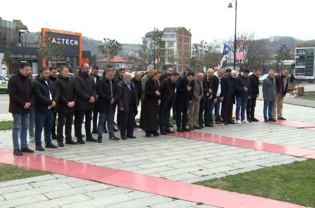 PDK në Gjakovë me homazhe nderimi te lapidari “Shokët e Lirisë”