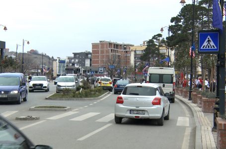 Qytetarët urojnë Pavarësinë e Kosovës