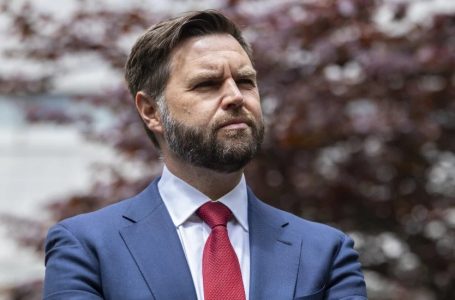 Vance: Trupat amerikane janë ende opsion