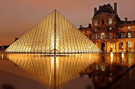 Paris: Restaurim kapital në Louvre