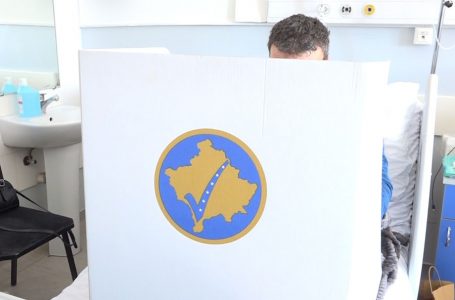 ​Votojnë pacientët e QKUK-së, tregojnë se çfarë presin nga këto zgjedhje