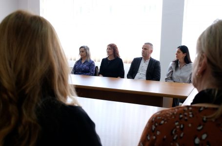 Katër mësimdhënës nga shkolla “Zekeria Rexha” pajisen me licencën e përtrirë të karrierës