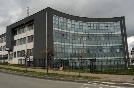 Është arrestuar personi që dyshohet se ka ngacmuar një vajzë të mitur në shkollë